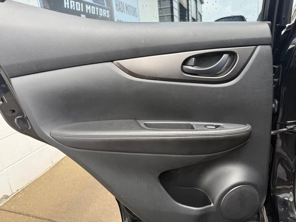 2021 Nissan Rogue - Image 12 of 18