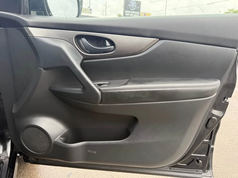 2021 Nissan Rogue - Image 17 of 18
