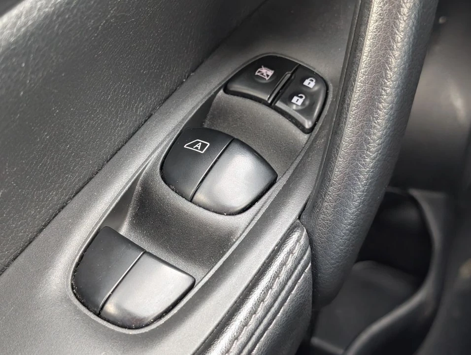 2021 Nissan Rogue - Image 11 of 21