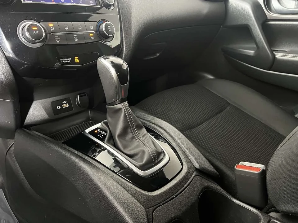2021 Nissan Rogue - Image 19 of 21