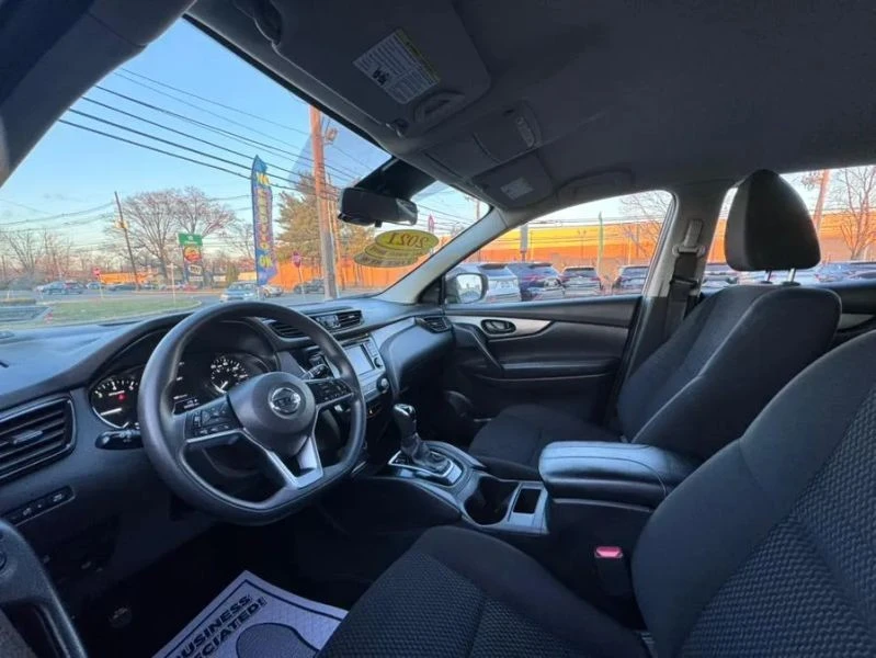 2021 Nissan Rogue - Image 8 of 12