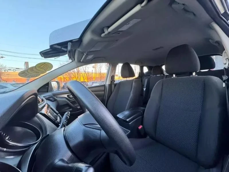 2021 Nissan Rogue - Image 10 of 12