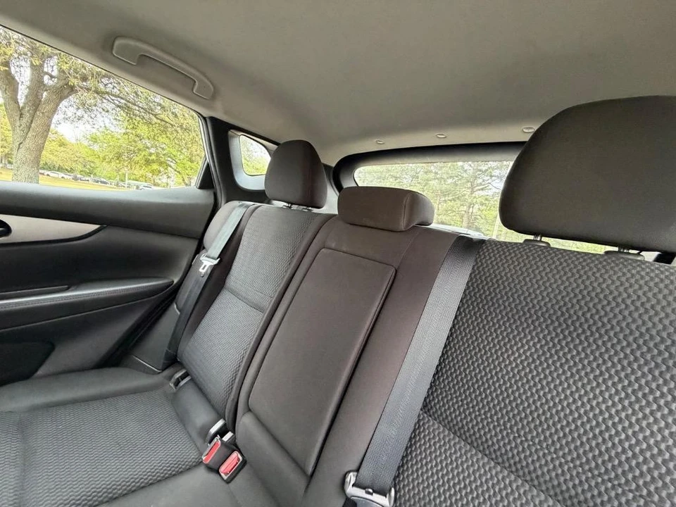 2021 Nissan Rogue - Image 20 of 21