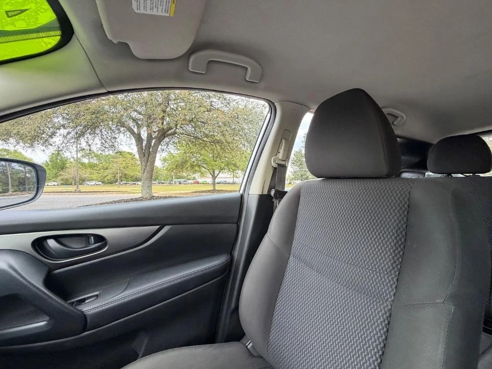 2021 Nissan Rogue - Image 16 of 21