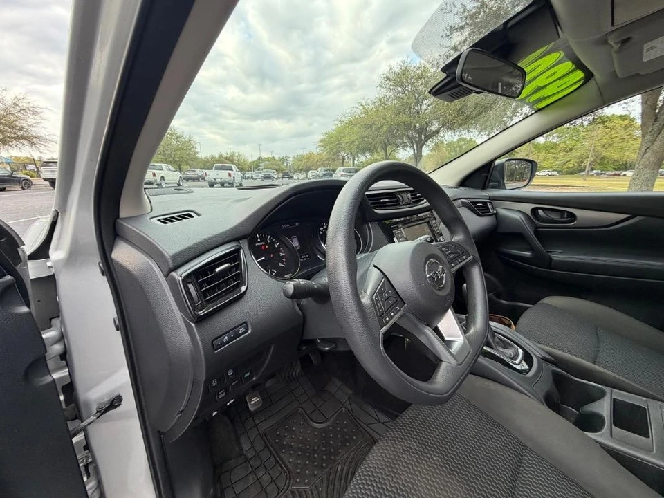 2021 Nissan Rogue - Image 8 of 21