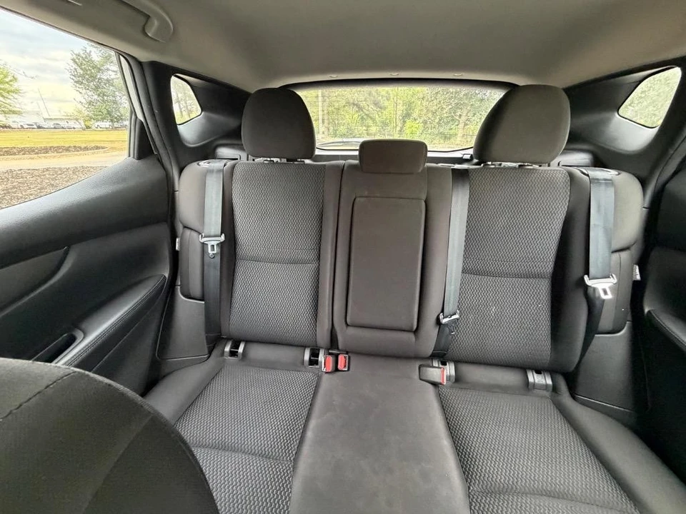 2021 Nissan Rogue - Image 17 of 21