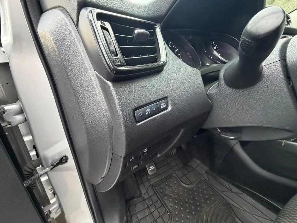 2021 Nissan Rogue - Image 9 of 21