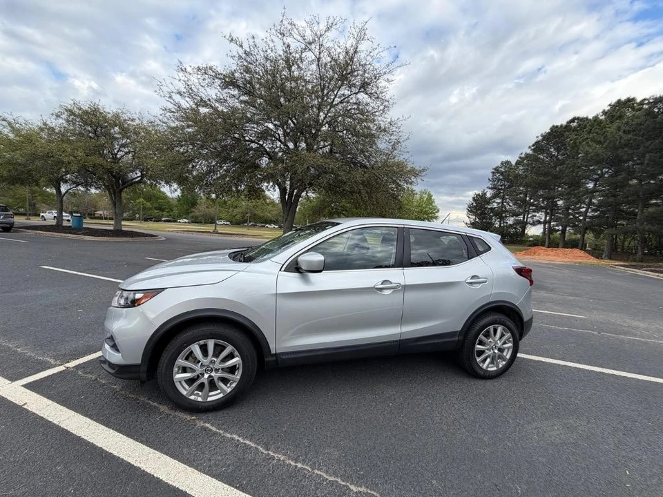 2021 Nissan Rogue - Image 2 of 21
