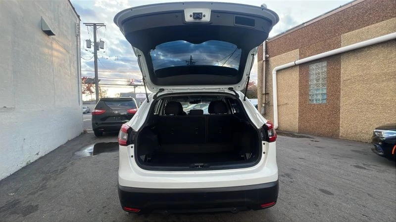 2021 Nissan Rogue - Image 9 of 12