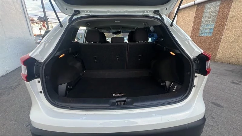 2021 Nissan Rogue - Image 10 of 12