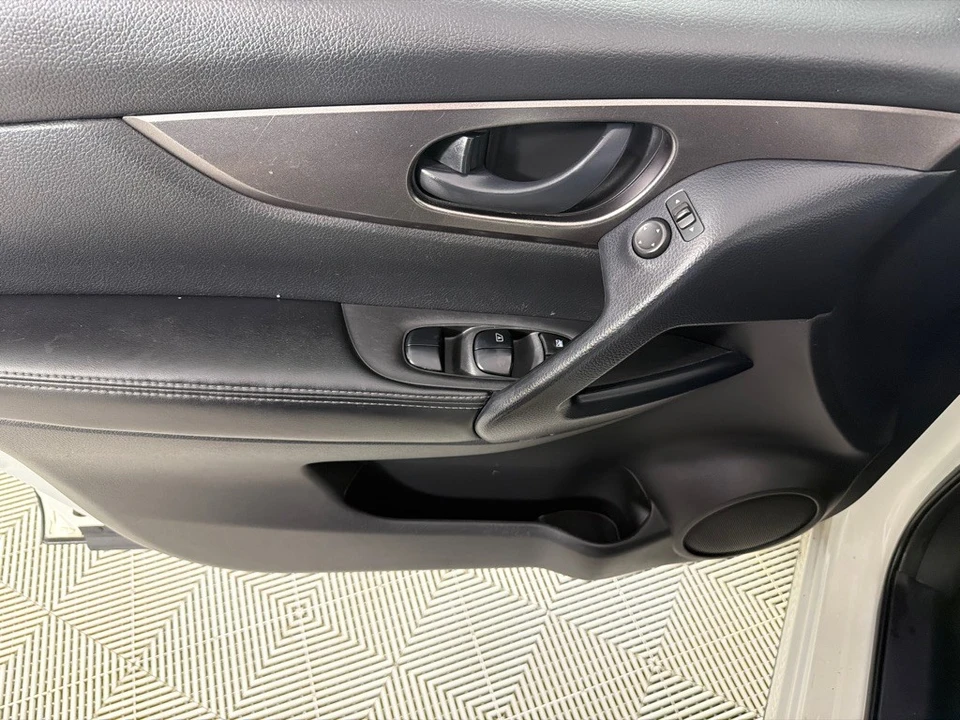 2021 Nissan Rogue - Image 11 of 12