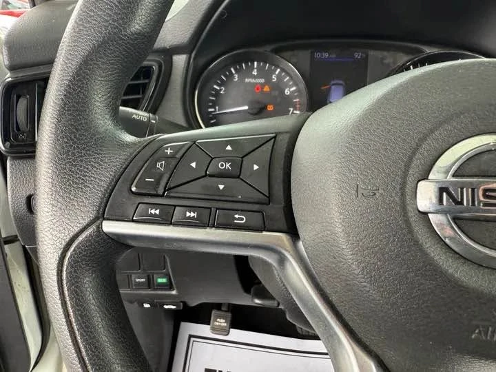 2021 Nissan Rogue - Image 11 of 15