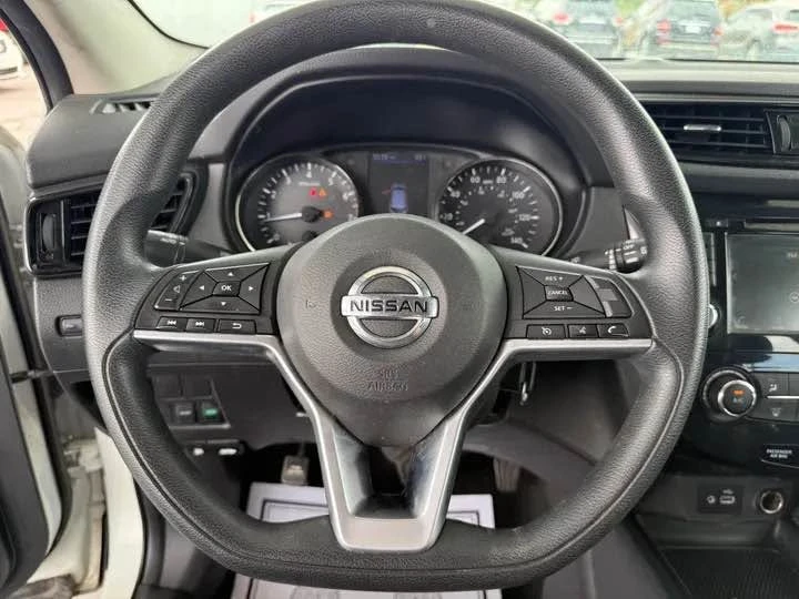 2021 Nissan Rogue - Image 10 of 15