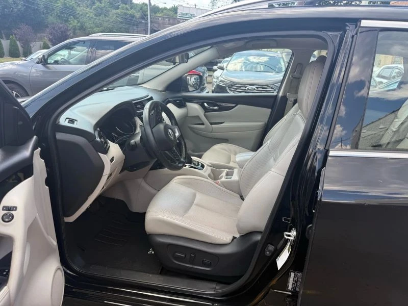 2021 Nissan Rogue - Image 10 of 12