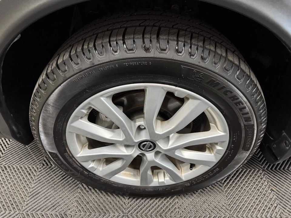 2021 Nissan Rogue - Image 18 of 21