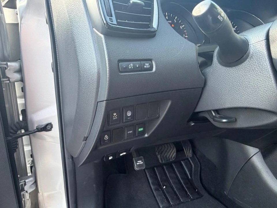 2021 Nissan Rogue - Image 9 of 22