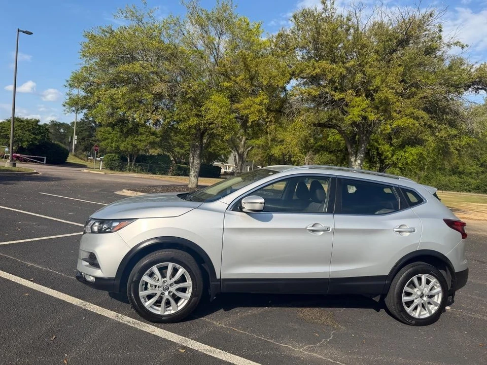 2021 Nissan Rogue - Image 2 of 22