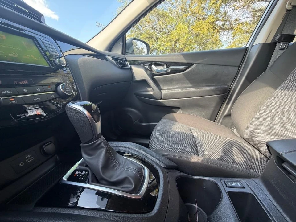 2021 Nissan Rogue - Image 12 of 22