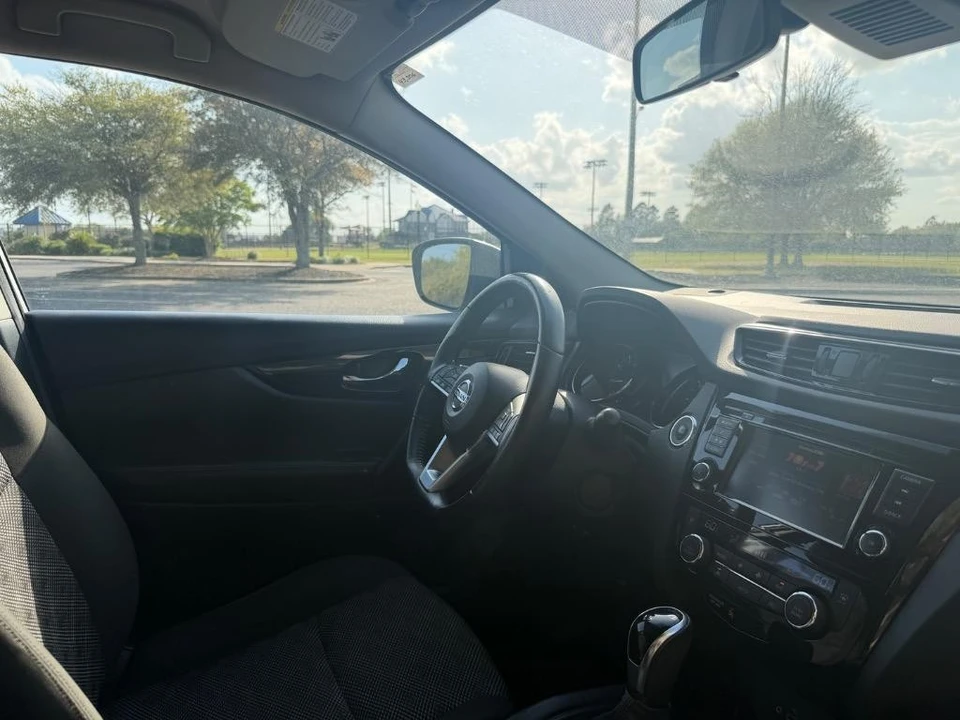 2021 Nissan Rogue - Image 20 of 22
