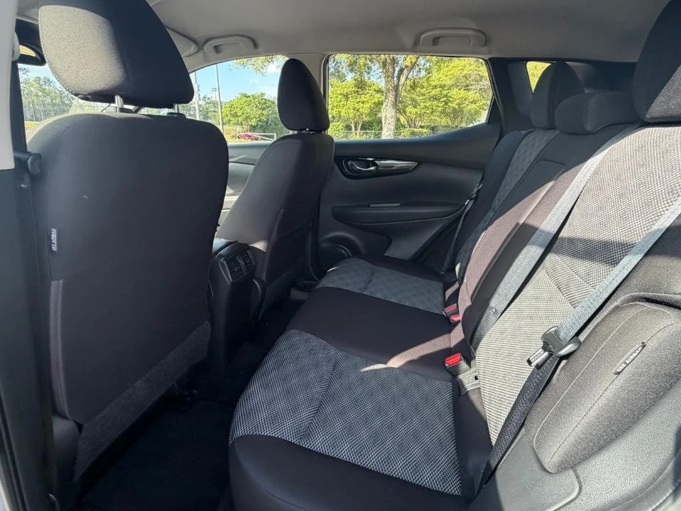 2021 Nissan Rogue - Image 15 of 22