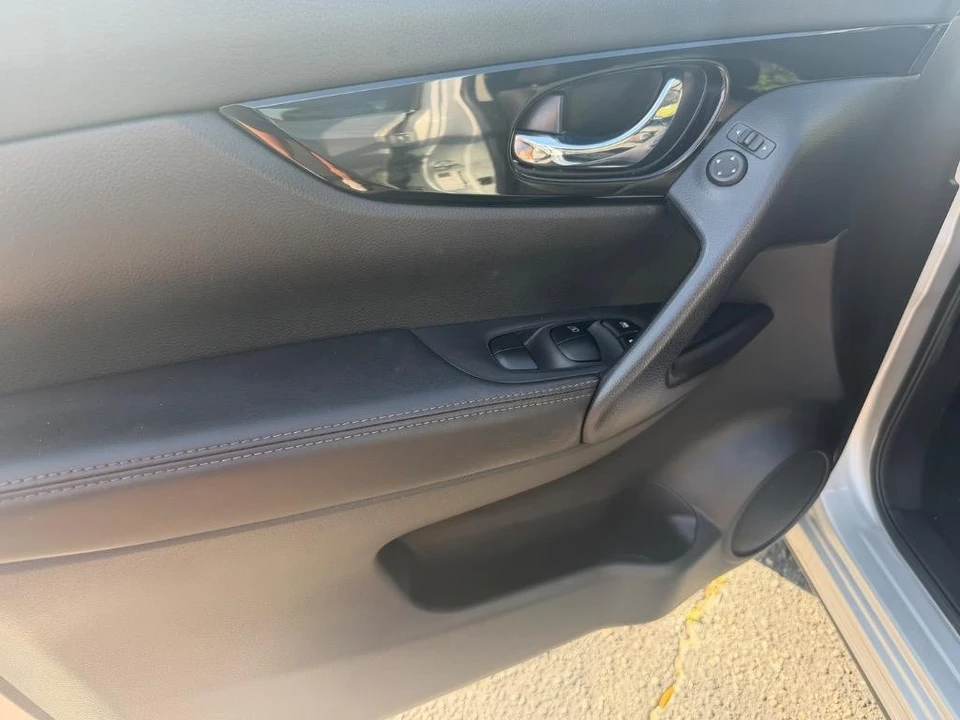 2021 Nissan Rogue - Image 4 of 22