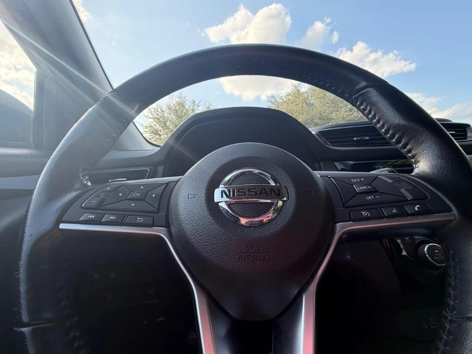 2021 Nissan Rogue - Image 10 of 22