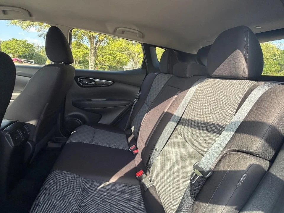 2021 Nissan Rogue - Image 16 of 22