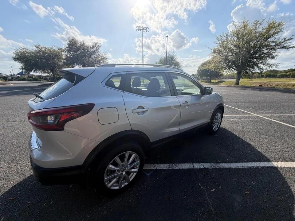 2021 Nissan Rogue - Image 19 of 22