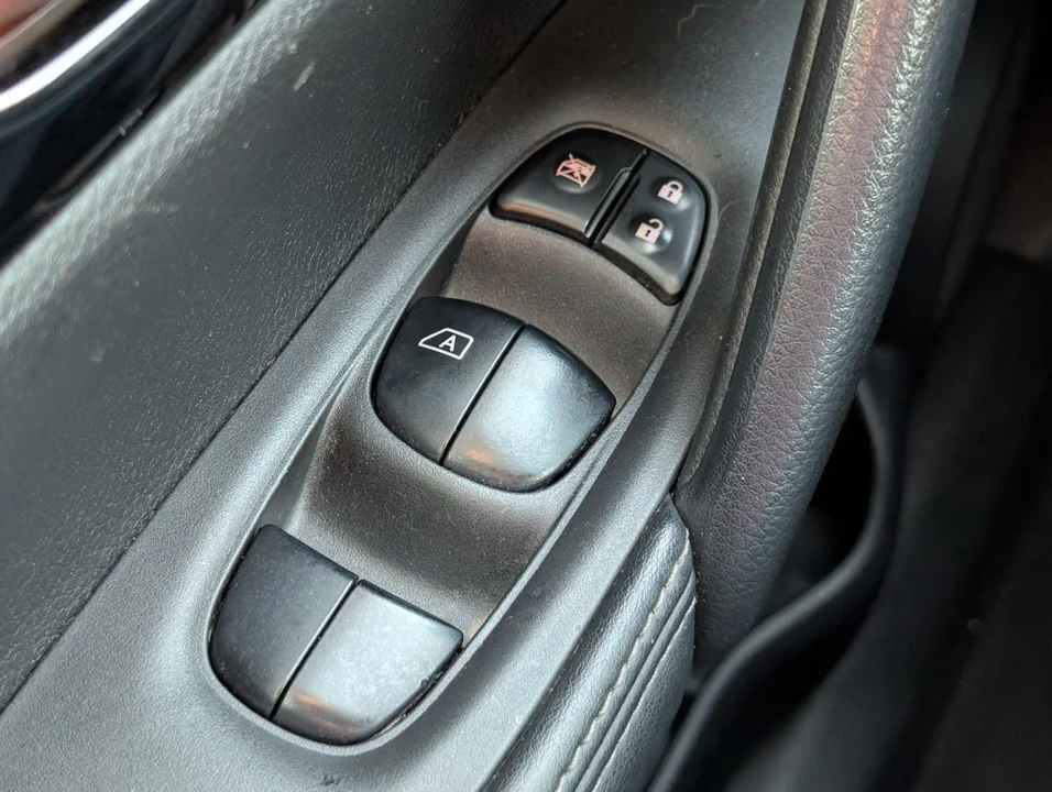 2021 Nissan Rogue - Image 11 of 21