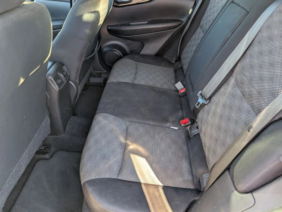 2021 Nissan Rogue - Image 10 of 21