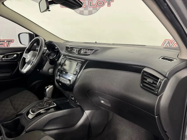 2021 Nissan Rogue - Image 12 of 21