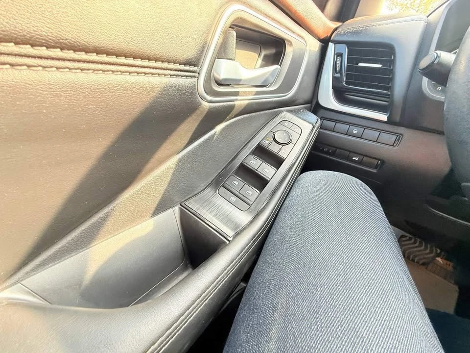 2021 Nissan Rogue - Image 8 of 16