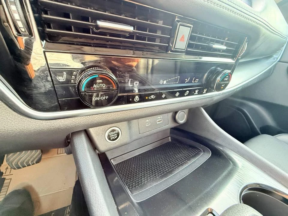2021 Nissan Rogue - Image 9 of 16