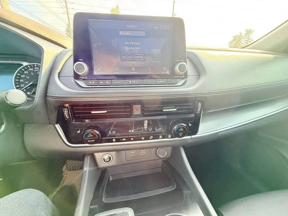 2021 Nissan Rogue - Image 10 of 16