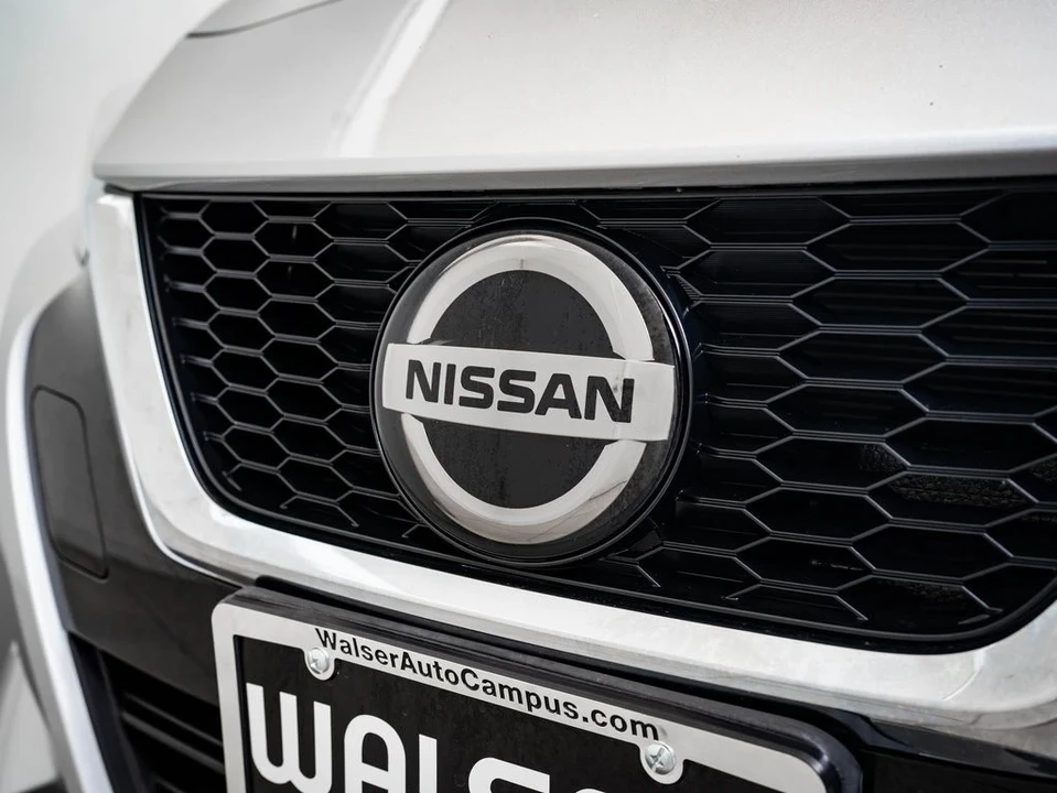 2021 Nissan Versa - Image 3 of 21
