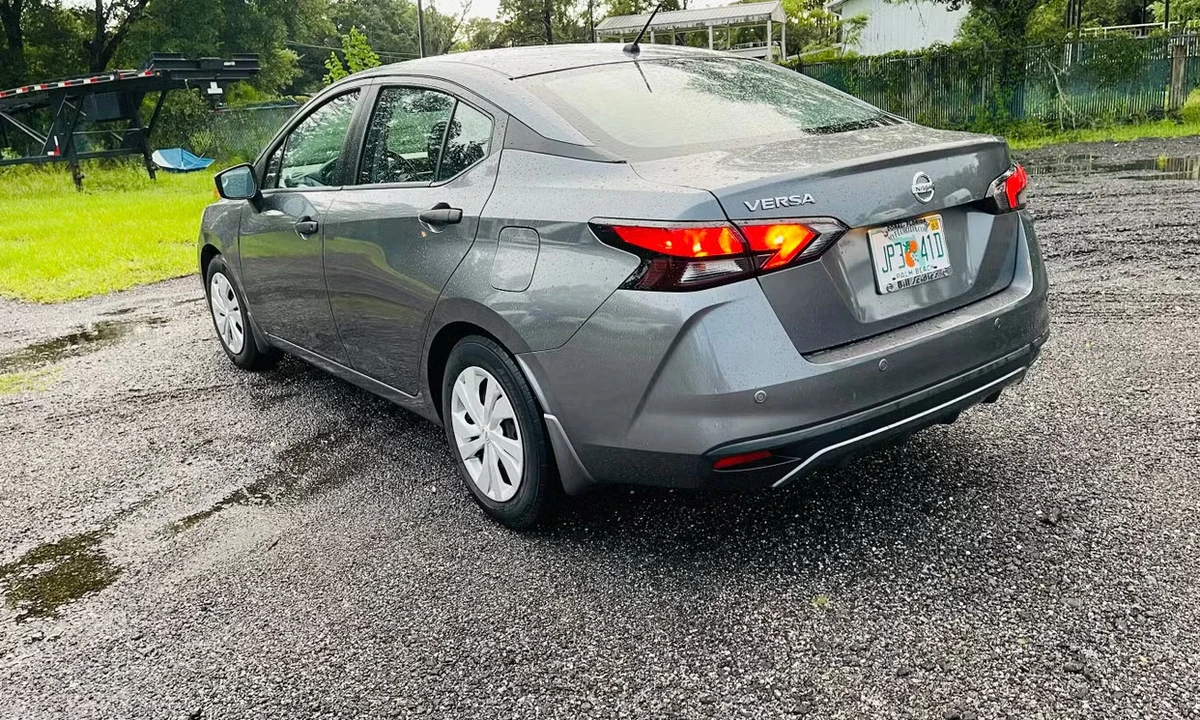 2021 Nissan Versa - Image 3 of 17