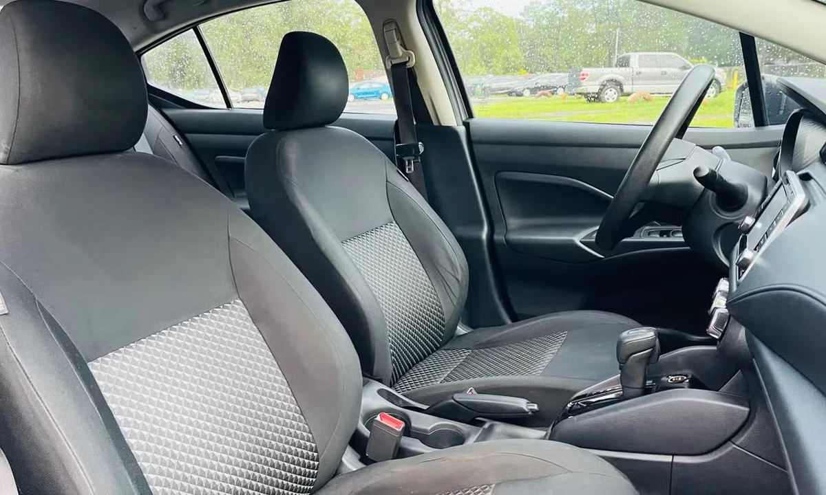 2021 Nissan Versa - Image 11 of 17