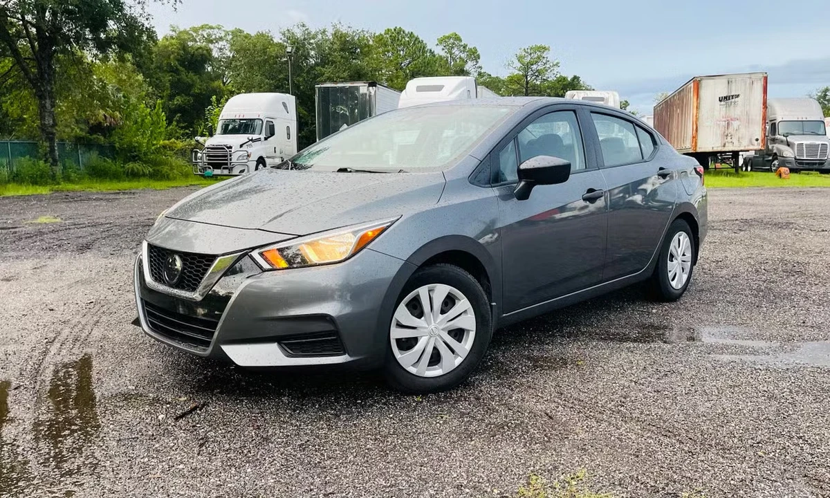 2021 Nissan Versa - Image 2 of 17
