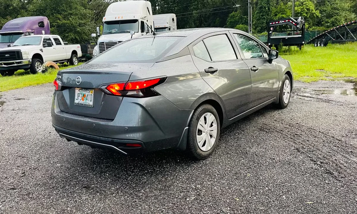 2021 Nissan Versa - Image 7 of 17
