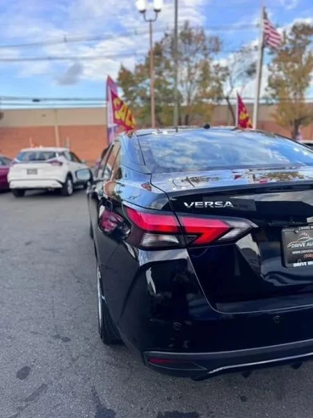 2021 Nissan Versa - Image 8 of 12