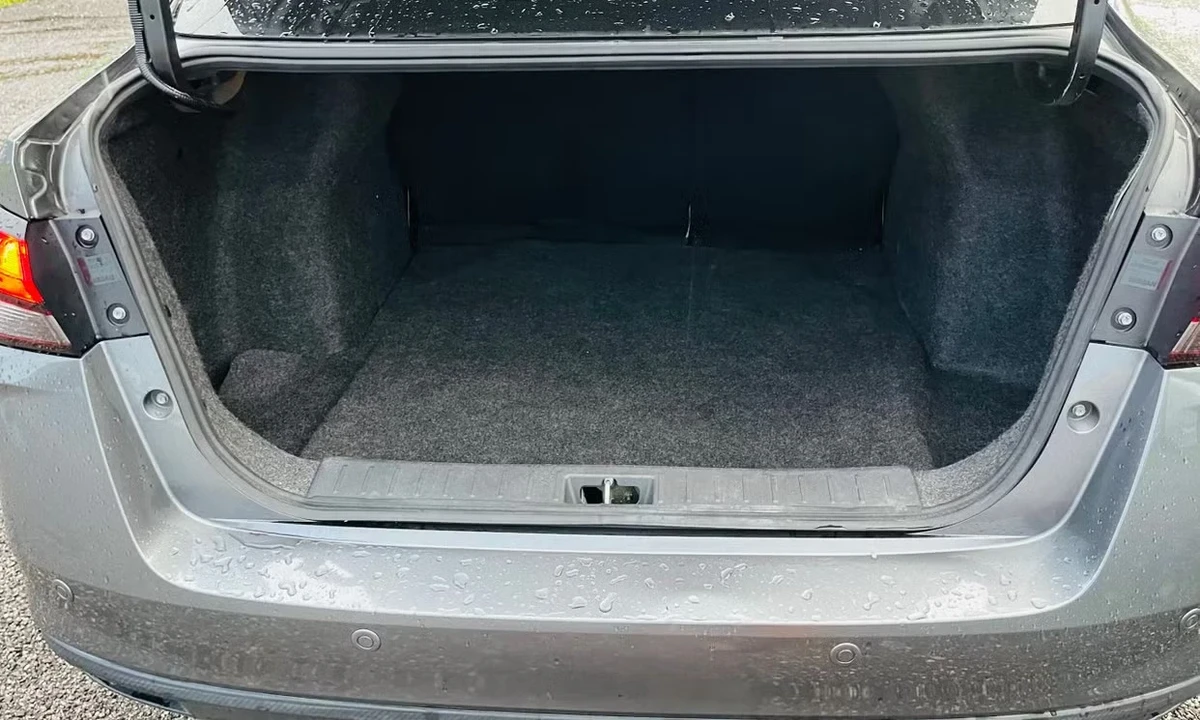 2021 Nissan Versa - Image 17 of 18