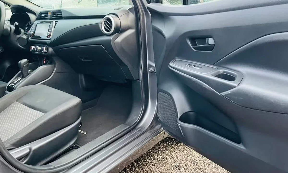2021 Nissan Versa - Image 14 of 18