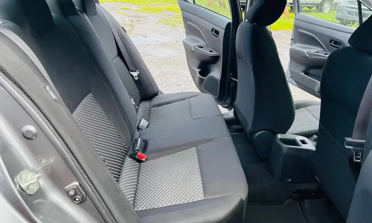 2021 Nissan Versa - Image 15 of 18