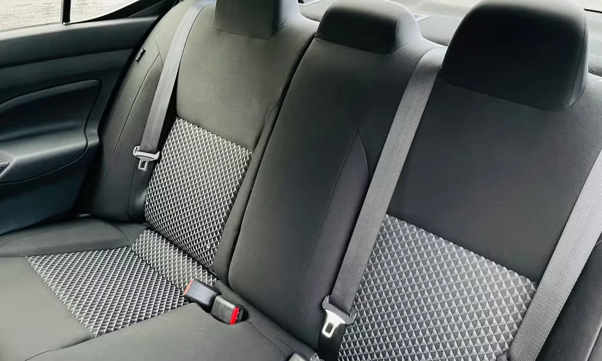 2021 Nissan Versa - Image 16 of 18