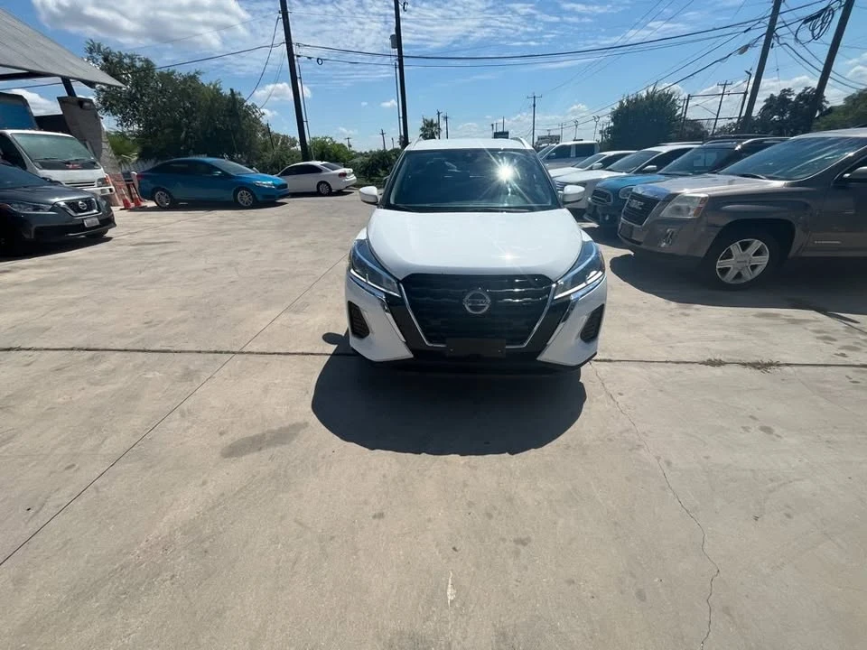 2021 Nissan Kicks - Image 2 of 18