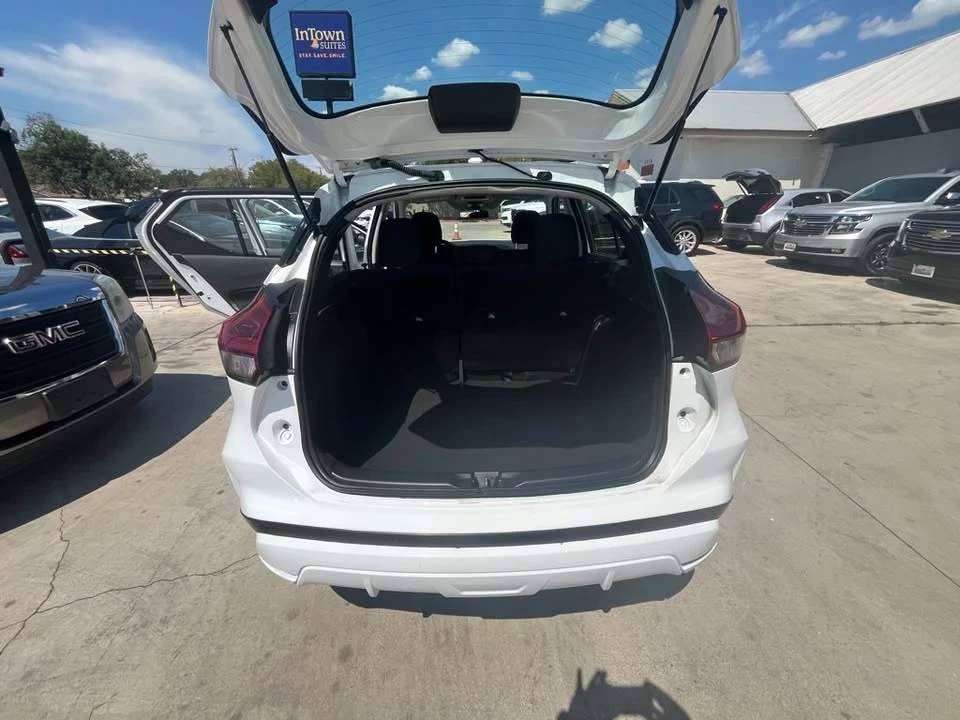 2021 Nissan Kicks - Image 13 of 18