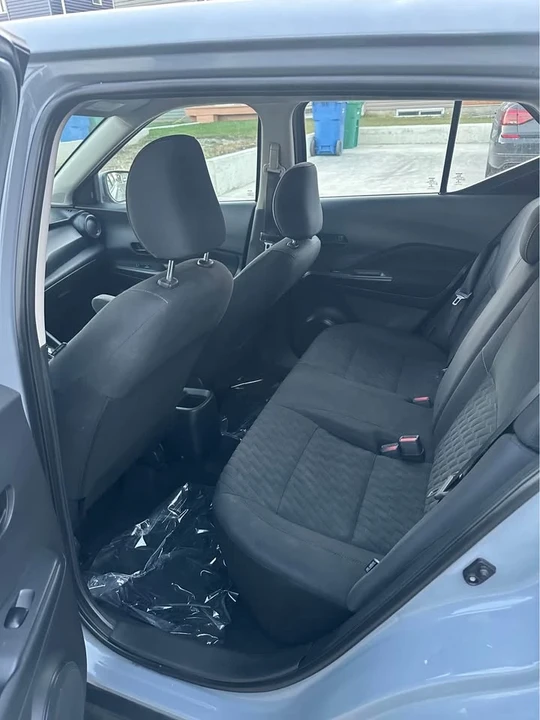 2021 Nissan Kicks - Image 6 of 11