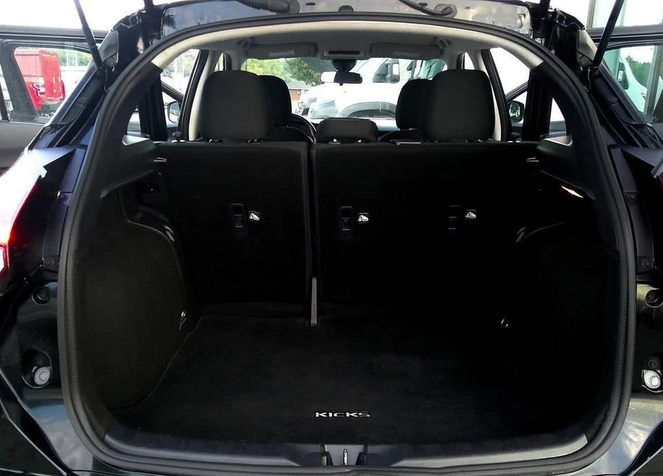 2021 Nissan Kicks - Image 8 of 19