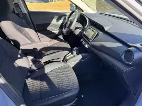 2021 Nissan Kicks - Image 9 of 11