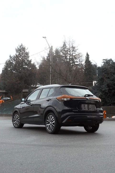 2021 Nissan Kicks - Image 4 of 11